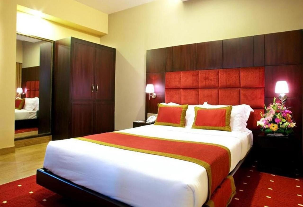 West Park Inn Dhaka Buitenkant foto